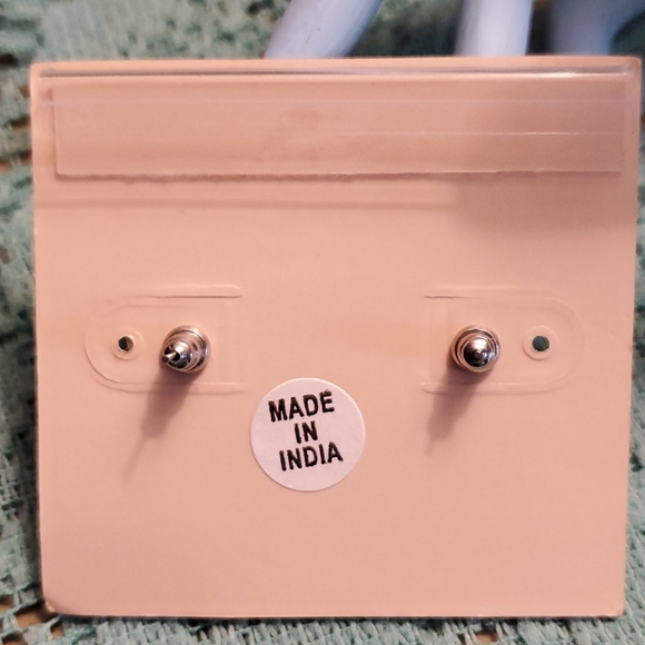 C&C sparkly earrings - Picture 4 of 4